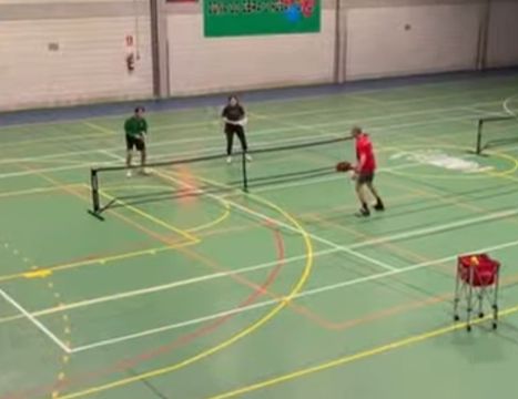 Pista pickleball en el pabellon